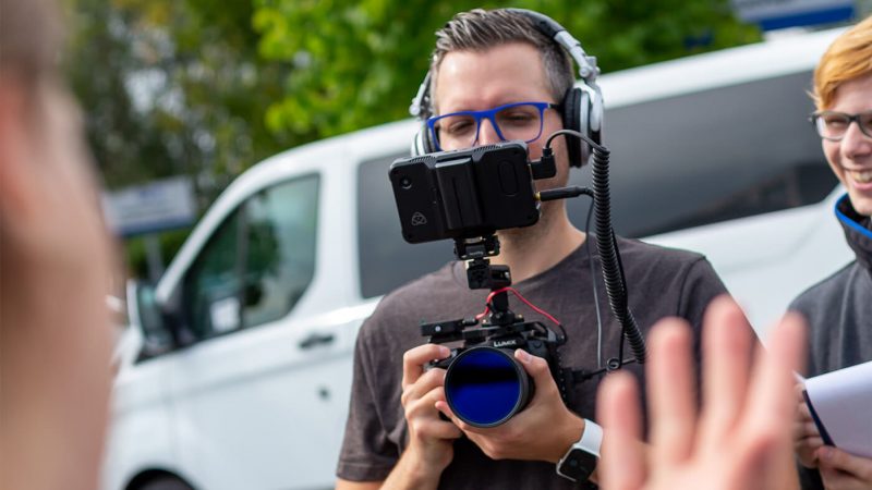 DriveMe Filmcrew beim Videodreh mit Kameramann und Assistent